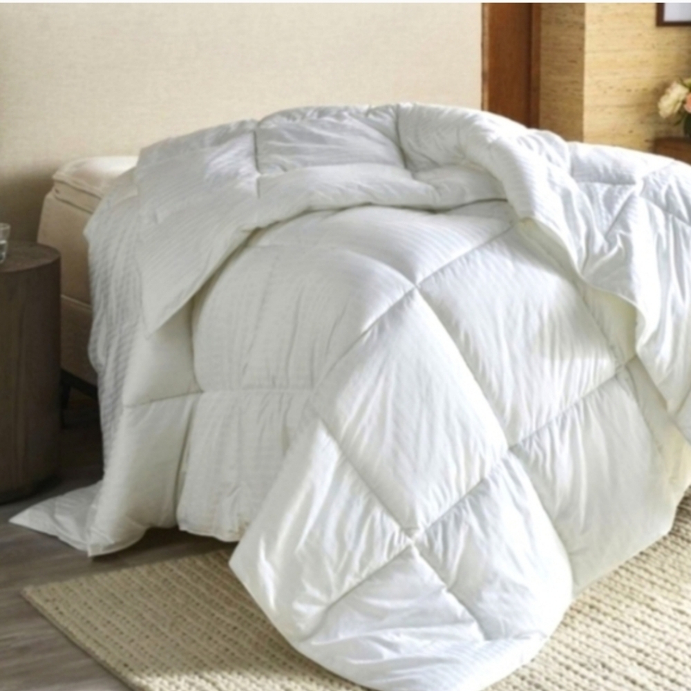 New Pottery Barn Hydrocool Moisture Wicking King Size Duvet Insert All Season.
